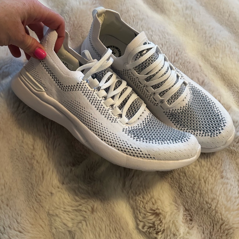 Athletic Propulsion Lab size 7.5
